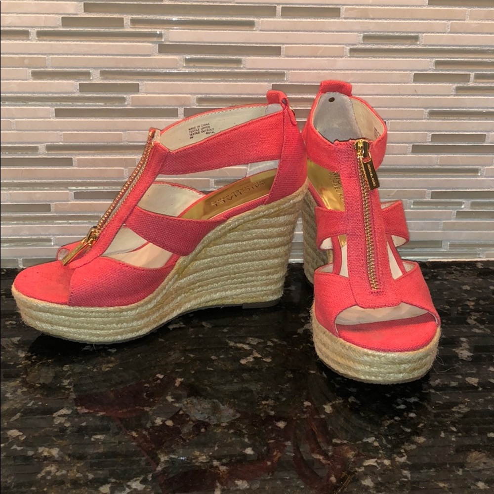 MK Michael Kors Coral Wedges! Size 6